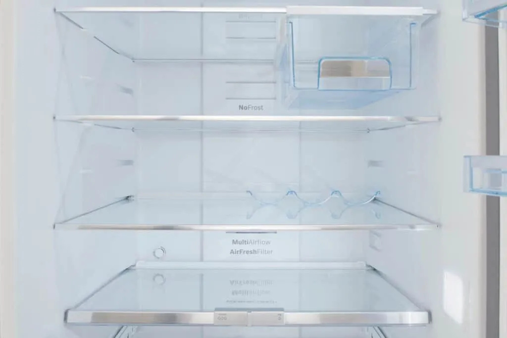 Schimmel im Kühlschrank: Warum er entsteht, was zu tun ist und wie du ihn vermeidest